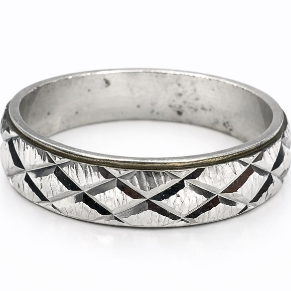 Other - Silver Tone Diamond-Cut Band Ring Etched Geometric Pattern Sample brass Ring 10